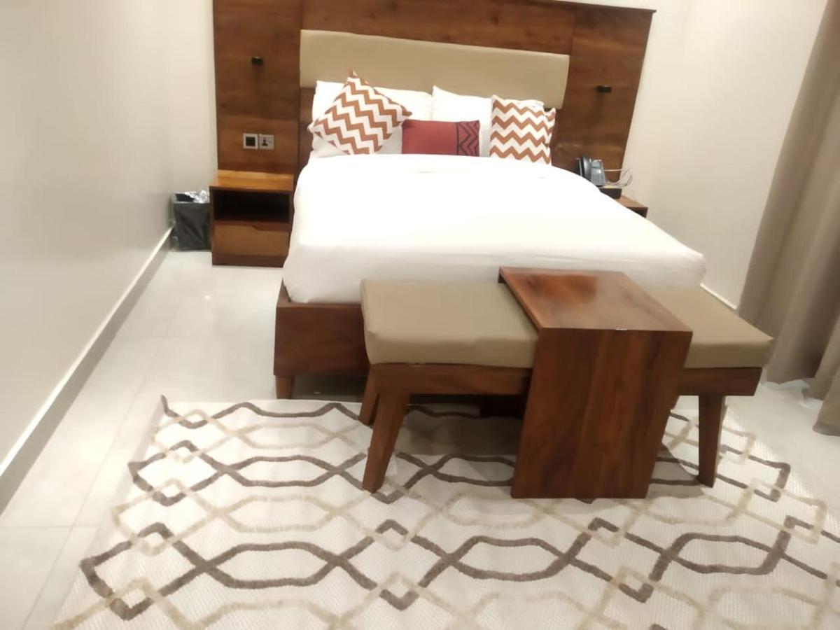 Millennium Terrace Hotel คัมพาลา ภายนอก รูปภาพ