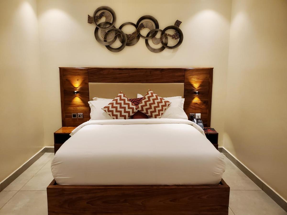 Millennium Terrace Hotel คัมพาลา ภายนอก รูปภาพ