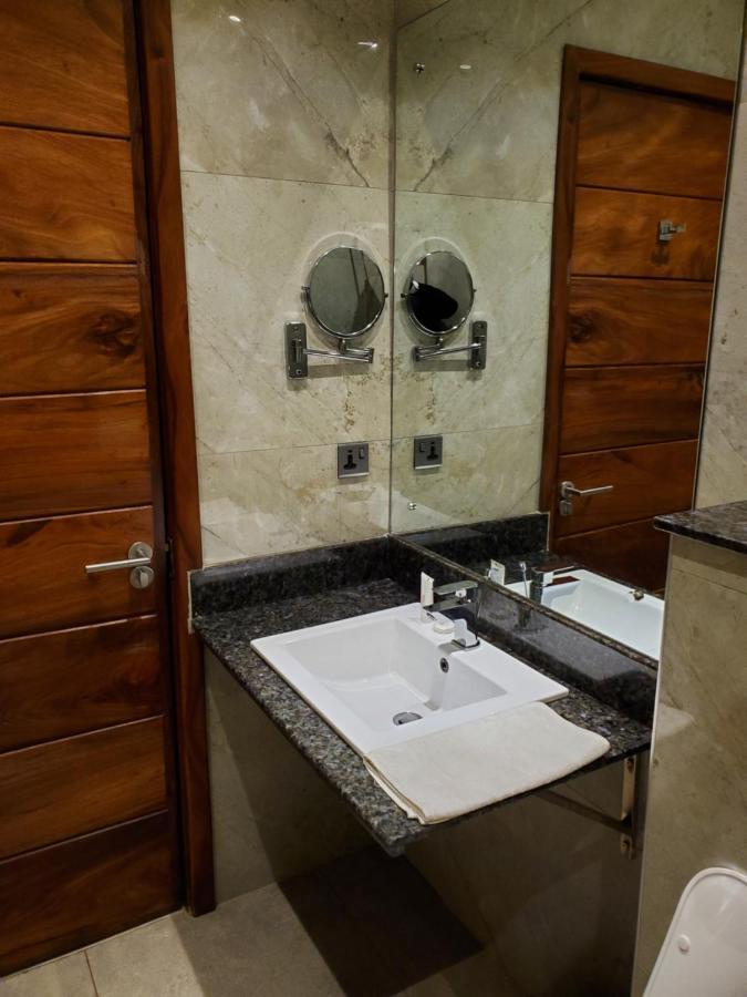 Millennium Terrace Hotel คัมพาลา ภายนอก รูปภาพ
