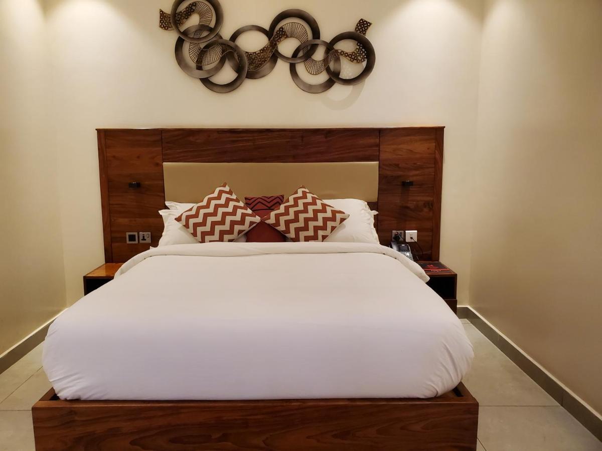Millennium Terrace Hotel คัมพาลา ภายนอก รูปภาพ