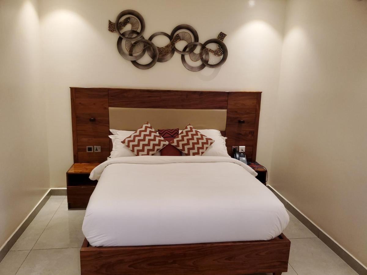 Millennium Terrace Hotel คัมพาลา ภายนอก รูปภาพ