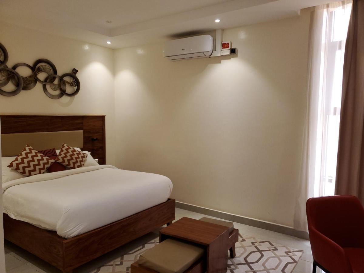 Millennium Terrace Hotel คัมพาลา ภายนอก รูปภาพ