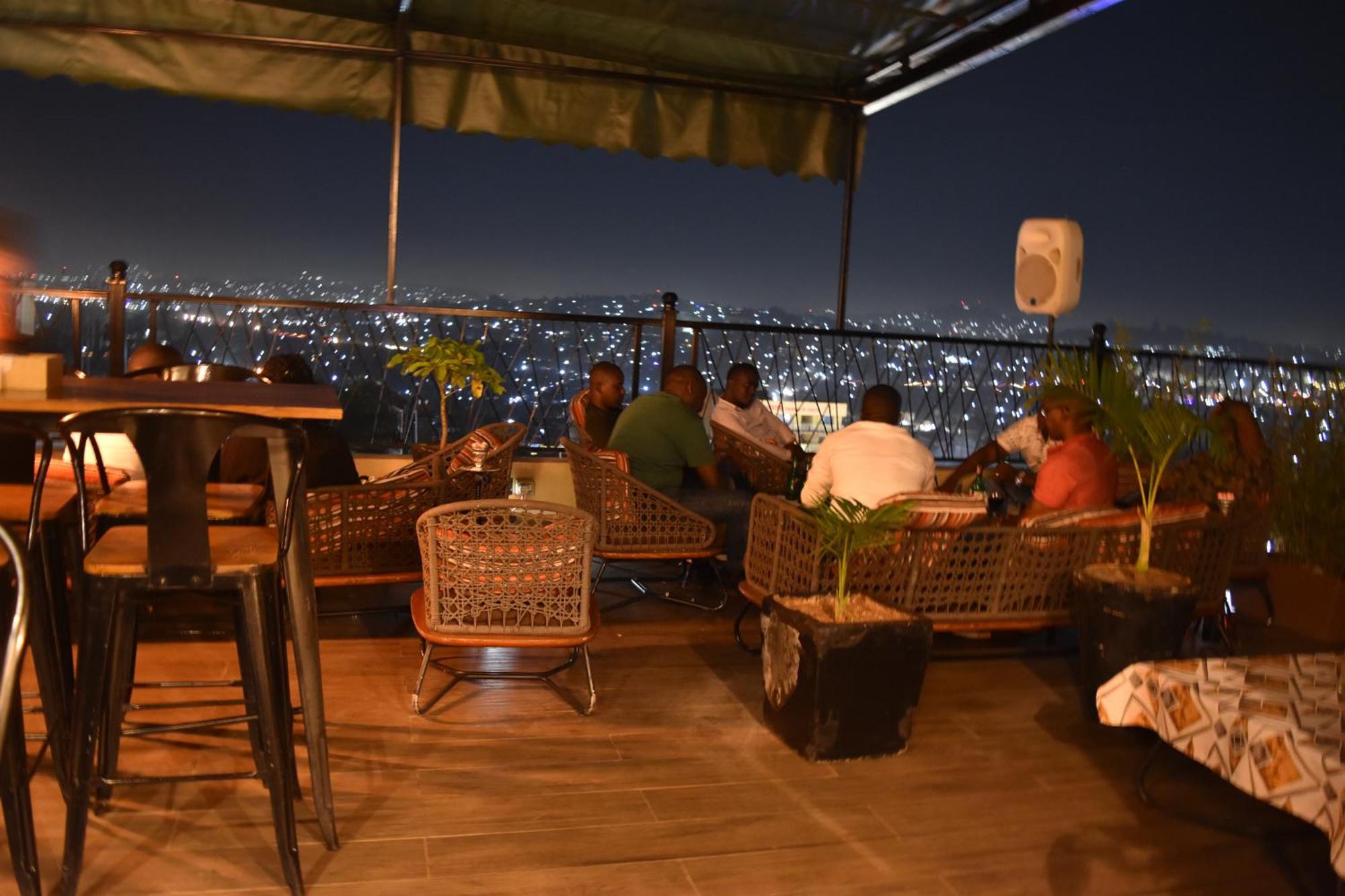 Millennium Terrace Hotel คัมพาลา ภายนอก รูปภาพ