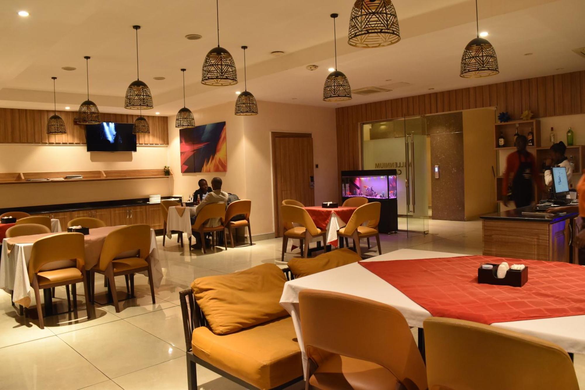 Millennium Terrace Hotel คัมพาลา ภายนอก รูปภาพ