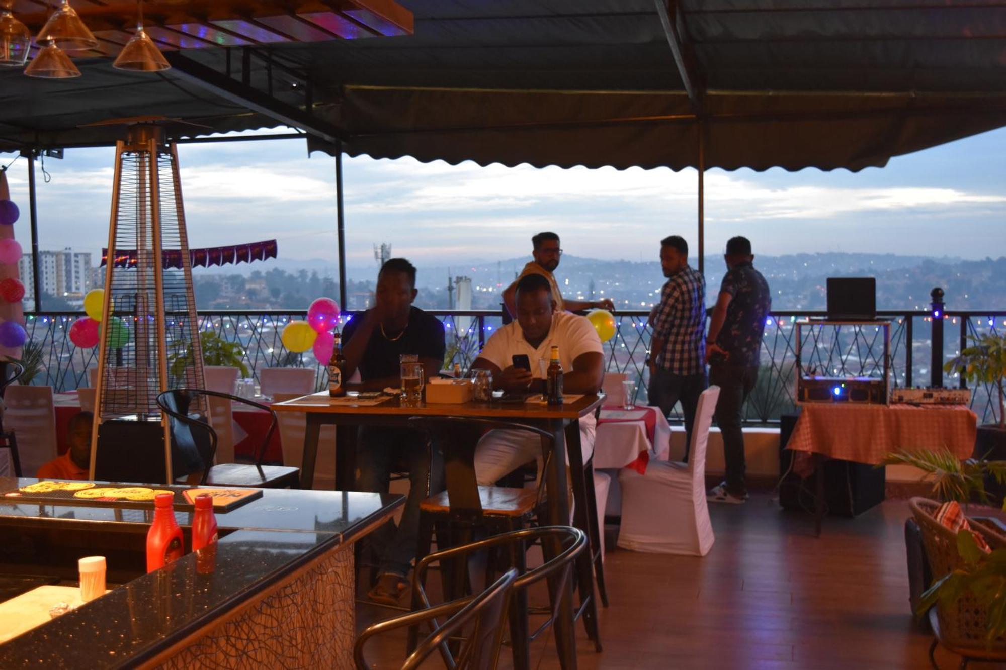 Millennium Terrace Hotel คัมพาลา ภายนอก รูปภาพ
